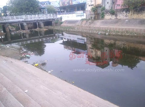 காவி துலாக்கட்டத்தில் தேங்கி நிற்கும் கழிவுநீர்