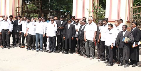 3 குற்றவியல் சட்டங்களை மாற்றுவதற்கு எதிர்ப்பு:வக்கீல்கள் ஆர்ப்பாட்டம்