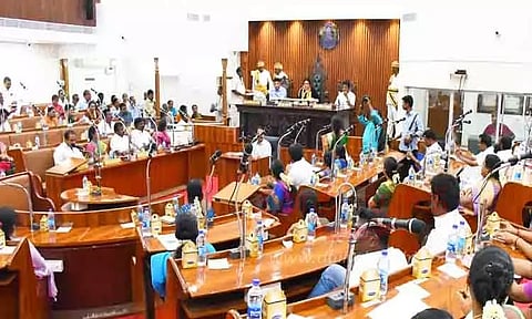 மாநகராட்சி கூட்டத்தில் தீர்மானம்: குடிநீர் டெபாசிட் ரூ.10 ஆயிரம், மாத கட்டணம் ரூ.180-அ.தி.மு.க. கடும் எதிர்ப்பு