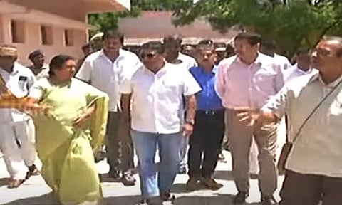 மதுரை ரெயில் தீ விபத்து; அமைச்சர் பழனிவேல் தியாகராஜன் நேரில் ஆய்வு