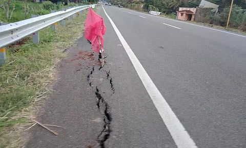 குமுளி தேசிய நெடுஞ்சாலையில் விரிசல்