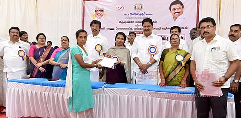 கிருஷ்ணகிரியில் தனியார் துறை வேலைவாய்ப்பு முகாமில் 335 பேருக்கு பணி நியமன ஆணைகலெக்டர் சரயு வழங்கினார்