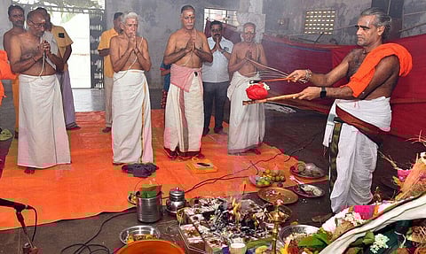 சங்கராபுரம் பாண்டுவனேஸ்வரர் கோவிலில் யாக பூஜை