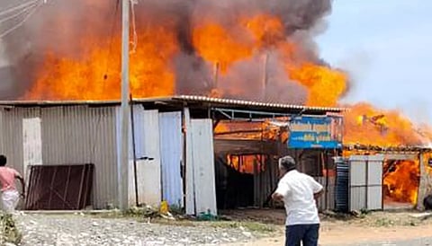 லேத் பட்டறையில் பயங்கர தீ