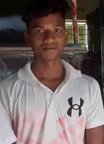 கைப்பந்து போட்டி: தமிழ்நாடு அணியில் விளையாட கரூர் மாணவர் தேர்வு