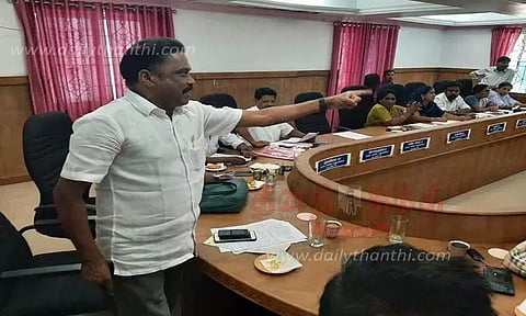 தி.மு.க. கவுன்சிலர்கள் மீது காங்கிரஸ் குற்றச்சாட்டு