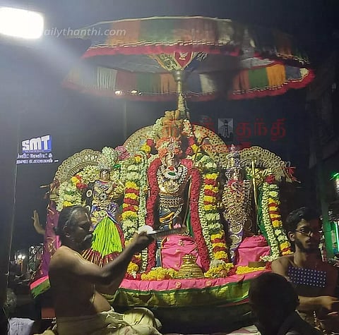 நீடாமங்கலம் சந்தானராமர் கோவிலில் சாமி வீதிஉலா