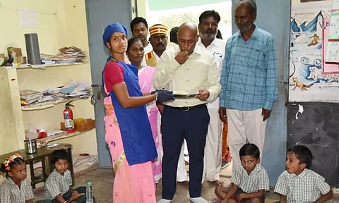 மாணவர்களுக்கு வழங்கப்படும்உணவின் தரம் குறித்து கலெக்டர் ஆய்வு