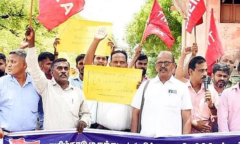 மருந்து-விற்பனை பிரதிநிதிகள் சங்கத்தினர் ஆர்ப்பாட்டம்