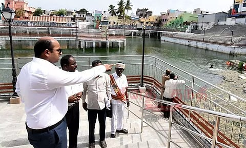 அய்யன்குளம் சுத்தப்படுத்தும் பணி