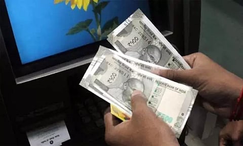 பலரது வங்கி கணக்கில் திடீரென விழுந்த ரூ.1 லட்சம்: வாடிக்கையாளர்கள் இன்ப அதிர்ச்சி