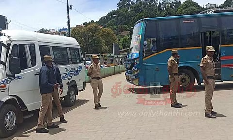 செல்போன் திருட்டை தடுக்க போலீசார் ரோந்து