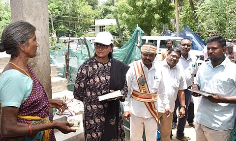 பள்ளி வகுப்பறை, துணை சுகாதார நிலைய கட்டிட பணிகள் கலெக்டர் சாருஸ்ரீ ஆய்வு