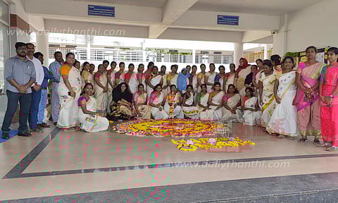 அத்தப்பூ கோலமிட்டு ஓணம் கொண்டாட்டம்