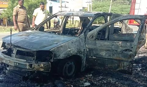 5 பேர் சென்ற காரில் திடீர் தீ