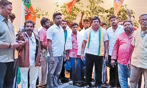 இலங்கை சிறையில் இருந்து விடுவிக்கப்பட்ட 10 நாகை மீனவாகள் சென்னை வந்தனா