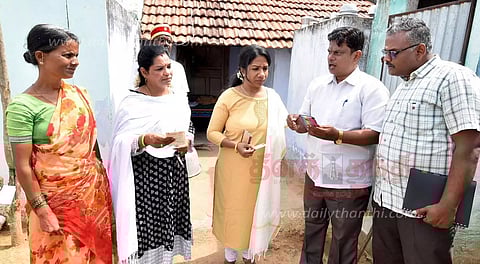 கலைஞர் மகளிர் உரிமைத்திட்டத்தின் கீழ்விண்ணப்பங்களை கலெக்டர் நேரில் ஆய்வு