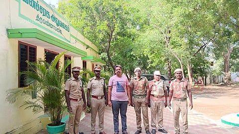 மரங்களை வெட்டி கடத்திய அ.தி.மு.க. பிரமுகர் கைது-2 மாதங்களுக்கு பிறகு சிக்கினார்