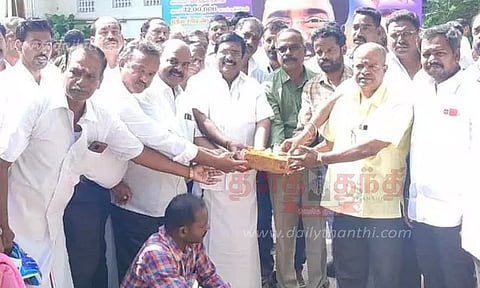 ரூ.34¾ லட்சத்தில் சிமெண்டு சாலை பணி