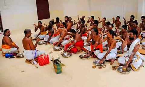 பூணூல் மாற்றும் நிகழ்ச்சி