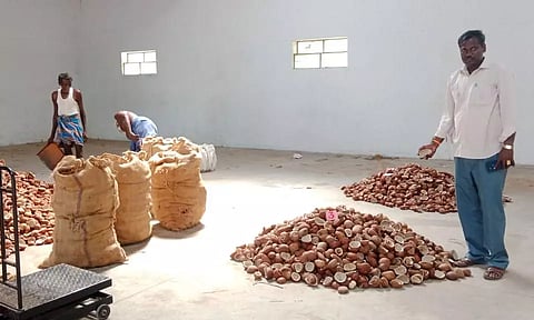 ரூ.1¼ லட்சத்துக்கு கொப்பரை தேங்காய் ஏலம்