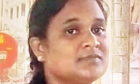 ரூ.7 ஆயிரம் லஞ்சம் வாங்கிய கிராம நிர்வாக பெண் அதிகாரி கைது