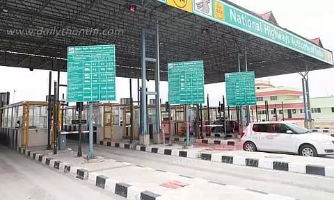 தமிழகத்தில் 25-க்கும் மேற்பட்ட சுங்கச்சாவடிகளில் இன்று முதல் சுங்கக்கட்டணம் உயர்வு