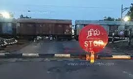 நீடாமங்கலத்தில் ஒரு மணிநேரம் ரெயில்வே கேட் மூடல்