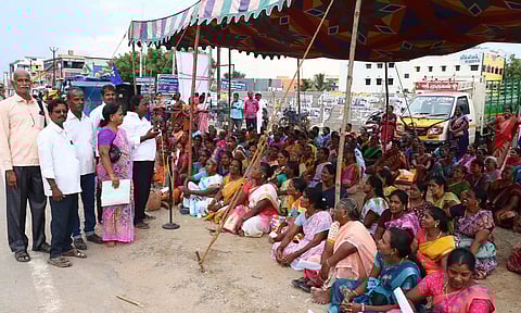 விழுப்புரத்தில் சத்துணவு ஊழியர்கள் ஆர்ப்பாட்டம்