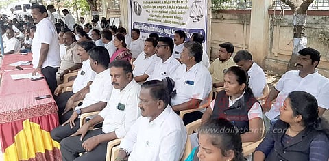 வக்கீல்கள் உண்ணாவிரத போராட்டம்
