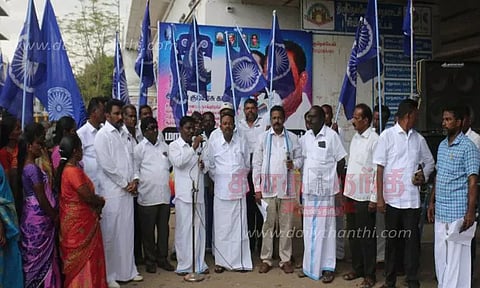 இந்திய குடியரசு கட்சியினர் ஆர்ப்பாட்டம்