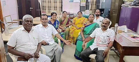 சென்னிமலை பேரூராட்சி அலுவலகத்தில் கவுன்சிலர்கள் உள்ளிருப்பு போராட்டம்