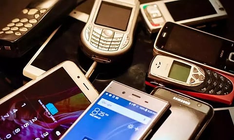 புழல் சிறையில் 2 செல்போன்கள் பறிமுதல் சிறை காவலர்களுடன் கைதிகள் தகராறால் பரபரப்பு