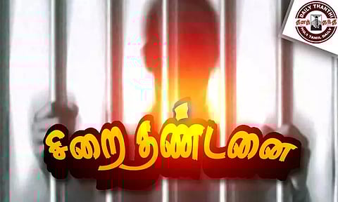 தார்வார் அருகே தொழிலாளியை கத்தியால் குத்திய வழக்கில் வாலிபருக்கு 2 ஆண்டு சிறை