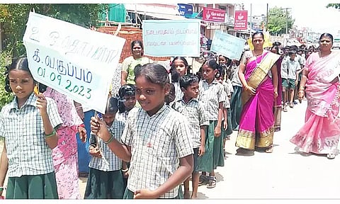 சாலை பாதுகாப்பு விழிப்புணர்வு ஊர்வலம்