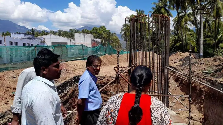 ரெயில்வே மேம்பாலம் அமைக்கும் பணி தீவிரம்