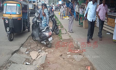 ஆண்டர்சன்பேட்டையில் சாலையோரம் நிறுத்தப்படும் வாகனங்கள் போக்குவரத்து பாதிப்பு