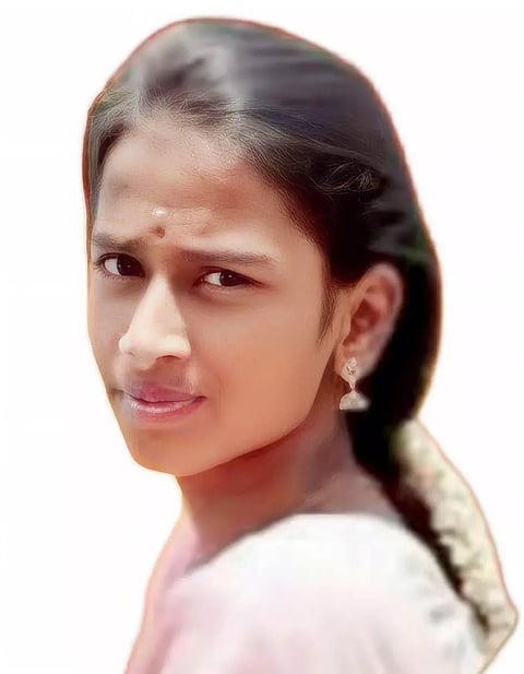 கிணற்றில் இளம்பெண் பிணம்