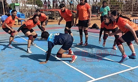 திருச்சி, கரூர் உள்ளிட்ட அணிகள் கால் இறுதி சுற்றுக்கு தகுதி