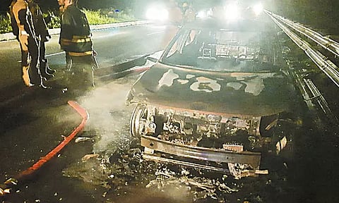 குன்றத்தூர் அருகே கார் தீப்பிடித்து எரிந்ததால் பரபரப்பு