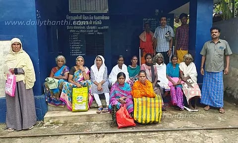 ஊழியர்கள் சென்றதால் ரேஷன் கடைகள் மூடல்