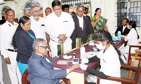 திருச்சி கோர்ட்டில் இலவச மருத்துவ பரிசோதனை முகாம்