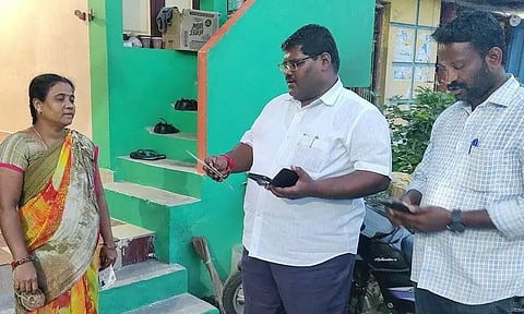 மகளிர் உரிமை தொகை திட்டத்தில்விண்ணப்பங்கள் சரிபார்க்கும் பணிதாசில்தார் ஆய்வு