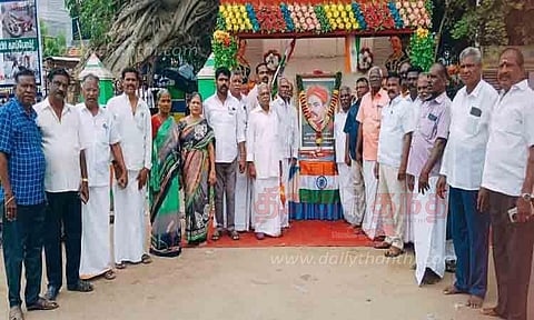 காரைக்குடி, தேவகோட்டையில் வ.உ.சி. உருவப்படத்துக்கு மாலை அணிவித்து மரியாதை