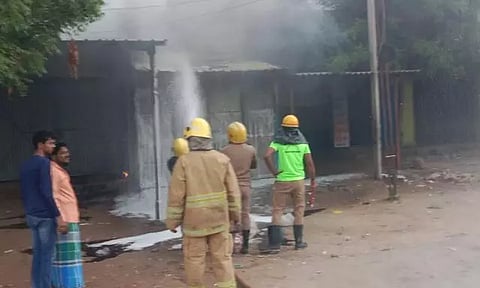 வாகன உதிரிபாகங்கள் கடையில் தீ விபத்து