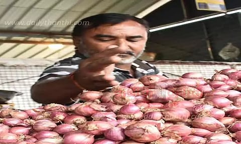 ஈரோடு காய்கறி மார்க்கெட்டில்சின்ன வெங்காயம் விலை உயர்வு