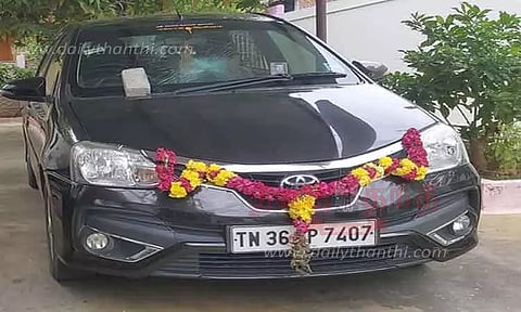 பவானியில் ஈரோடு ஆதீனம் கார் கண்ணாடி உடைப்பு