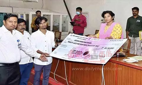 மாணவர்களுக்கு ரூ.2½ கோடி கல்விக்கடன் கலெக்டர் வழங்கினார்