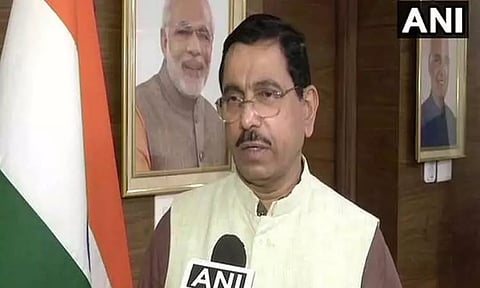 பிரதமர் மோடிக்கு கடிதம் எழுதிய விவகாரம்: நாடாளுமன்ற செயல்பாடுகளை அரசியலாக்க முயற்சிப்பதா? - சோனியாவுக்கு மத்திய மந்திரி கண்டனம்