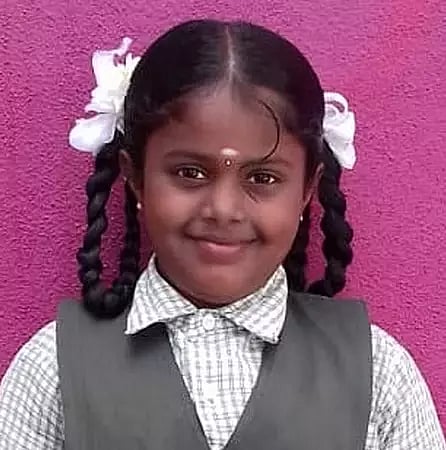 தரிகெரேயில் பயணிகள் கூட்டத்திற்குள் தனியார் பஸ் புகுந்து பள்ளி மாணவி சாவு